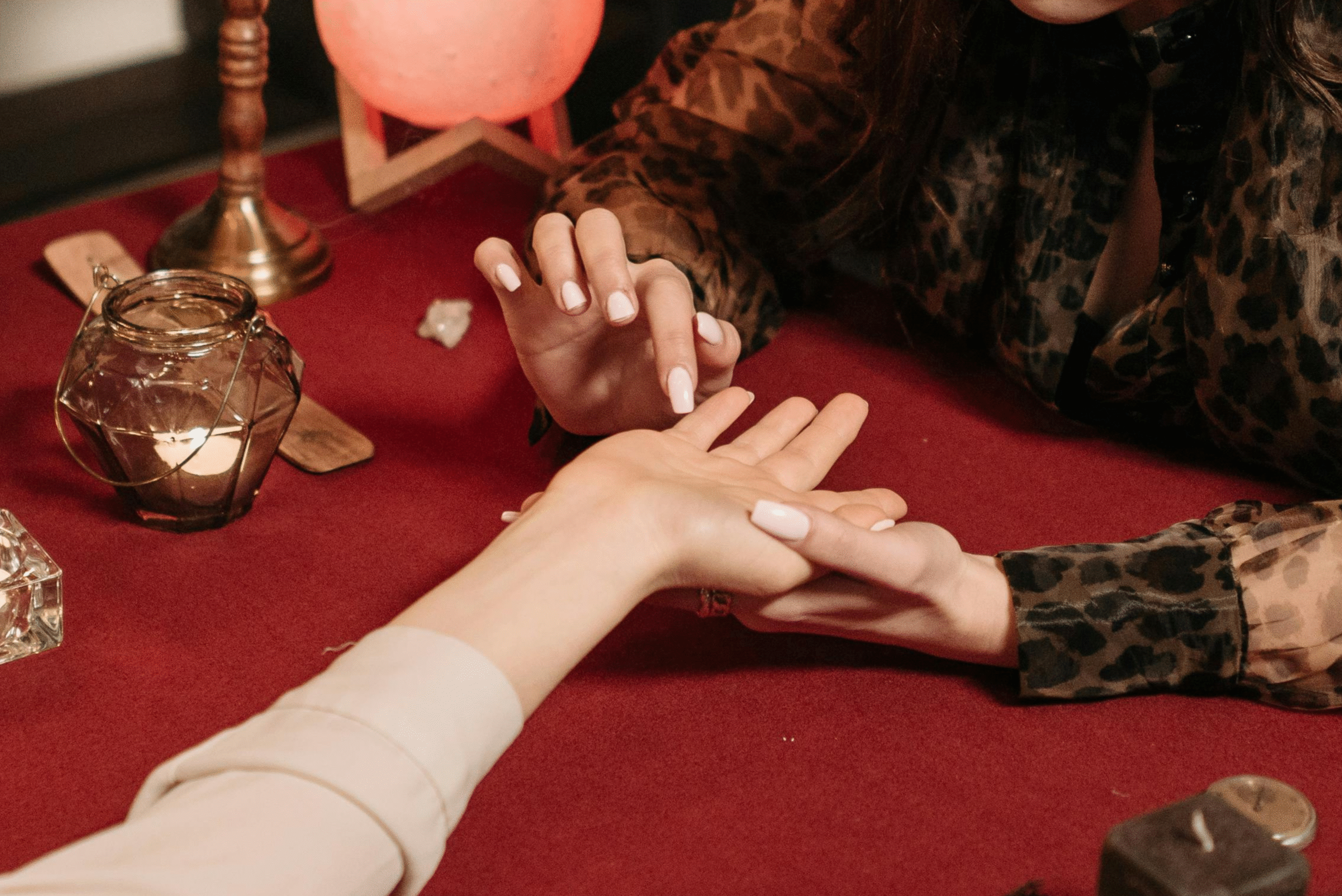 palm reading services provided by Ruhani Astro for accurate life prediction